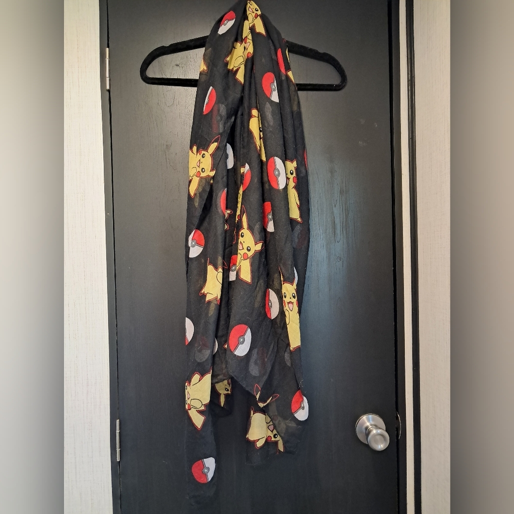 Adorable Pokemon Pokeball Pikachu Scarf!